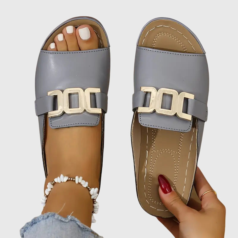 Giselle | The Elegant Gold-Buckle Slide